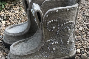 ВАЛЕШИ-уникальная зимняя обувь, изготовленная из натурального войлока.
